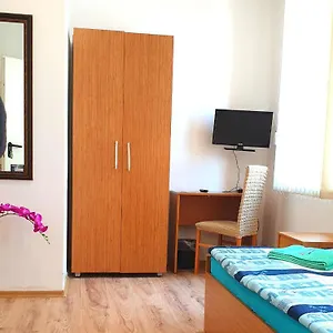 https://pension-haus-baron-1-neckarau.hotelsheidelberg.net